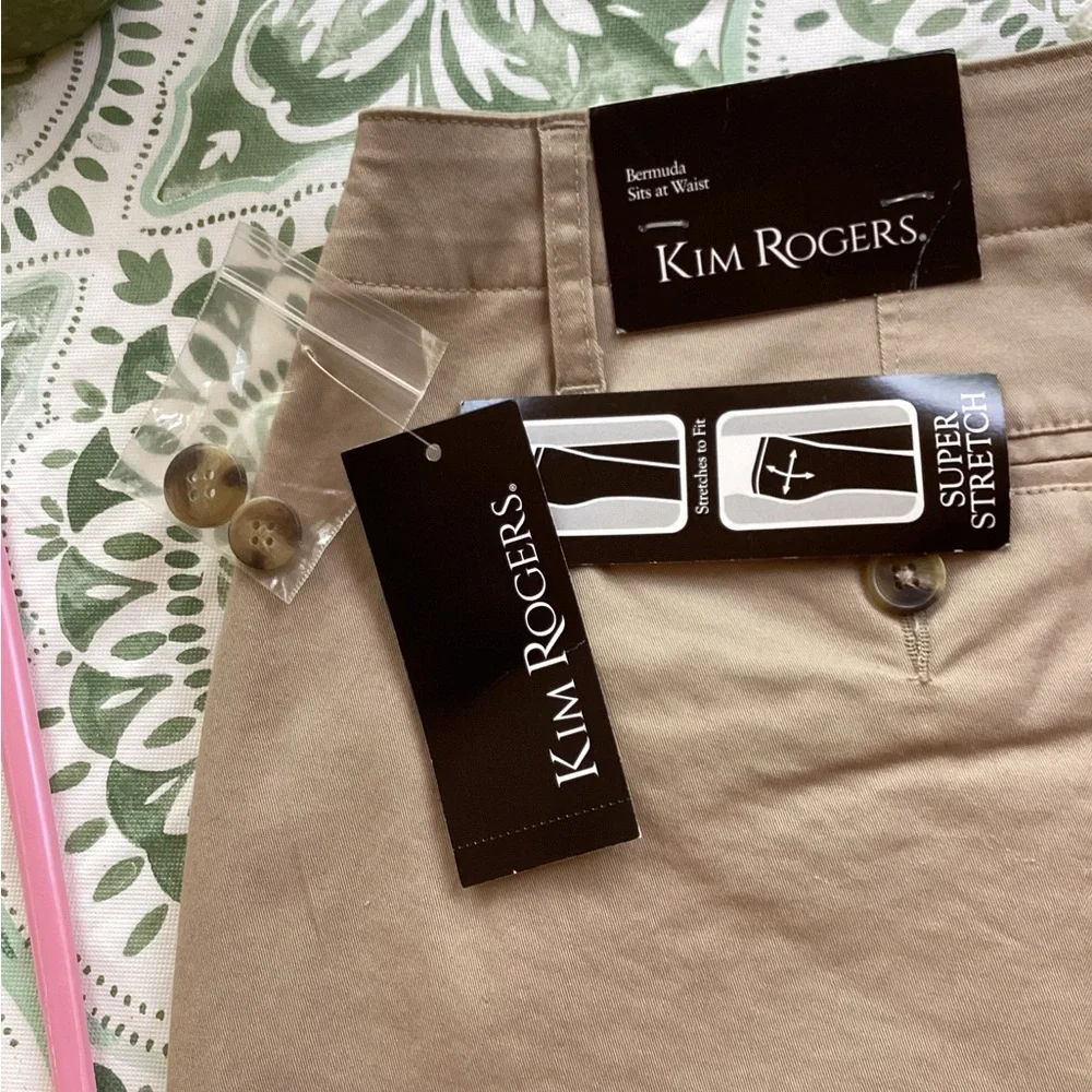Kim Rogers Shorts Beige Stretch 4 Pocket Classic